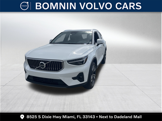 2025 Volvo XC40 Ultra Bright Theme