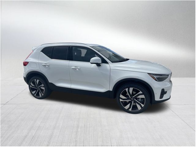 2025 Volvo XC40 Ultra Bright Theme