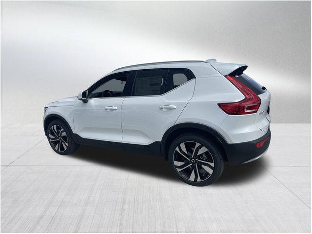 2025 Volvo XC40 Ultra Bright Theme