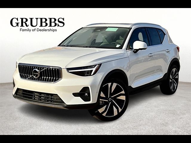 2025 Volvo XC40 Ultra Bright Theme