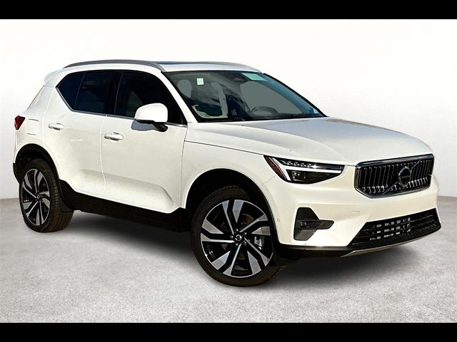 2025 Volvo XC40 Ultra Bright Theme