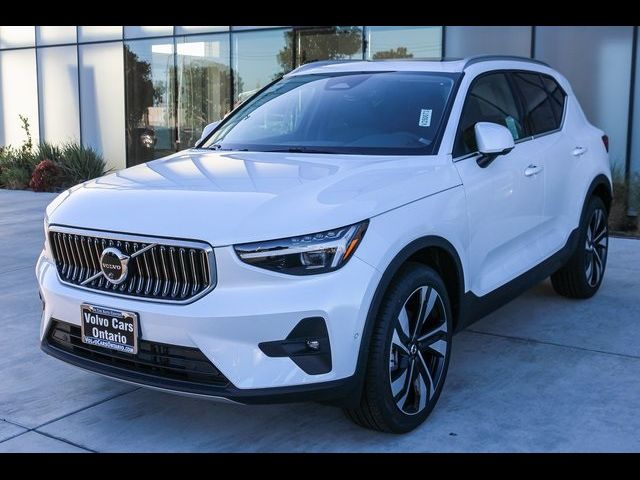 2025 Volvo XC40 Ultra Bright Theme