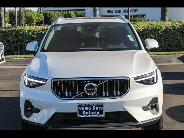 2025 Volvo XC40 Ultra Bright Theme