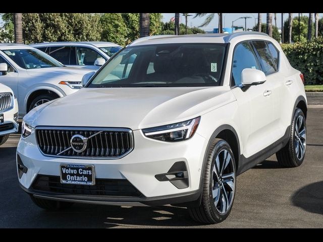 2025 Volvo XC40 Ultra Bright Theme