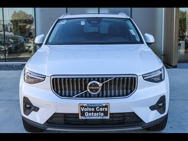 2025 Volvo XC40 Ultra Bright Theme