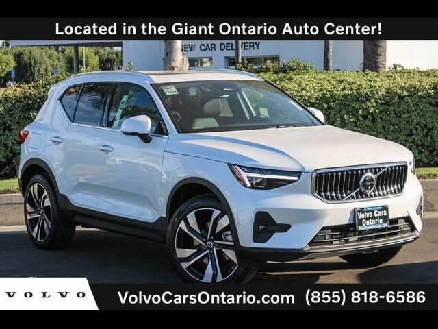 2025 Volvo XC40 Ultra Bright Theme