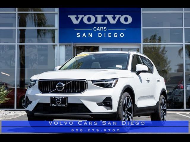 2025 Volvo XC40 Ultra Bright Theme