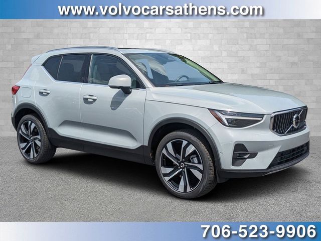 2025 Volvo XC40 Ultra Bright Theme