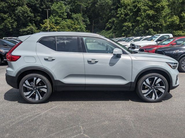 2025 Volvo XC40 Ultra Bright Theme