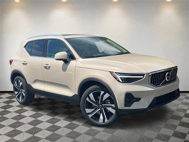 2025 Volvo XC40 Ultra Bright Theme