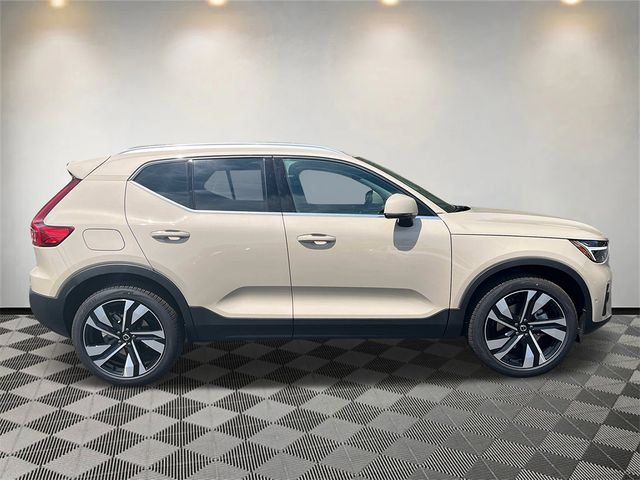 2025 Volvo XC40 Ultra Bright Theme