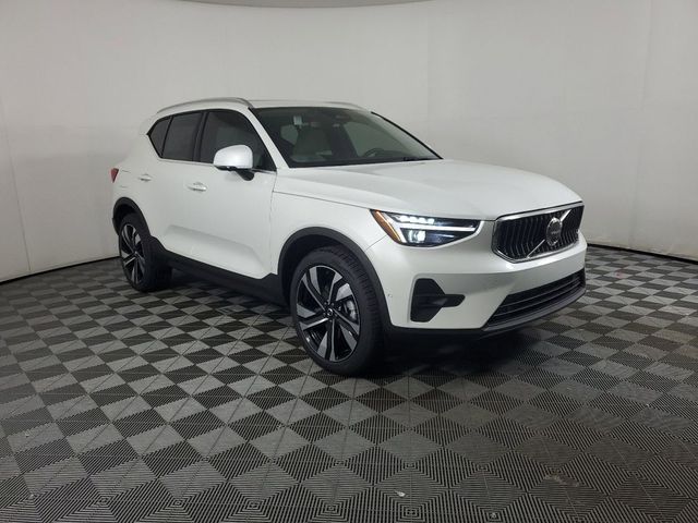 2025 Volvo XC40 Ultra Bright Theme