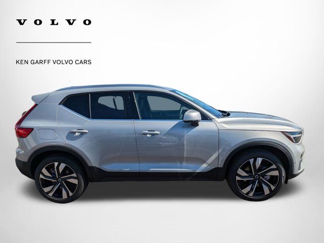 2025 Volvo XC40 Ultra Bright Theme