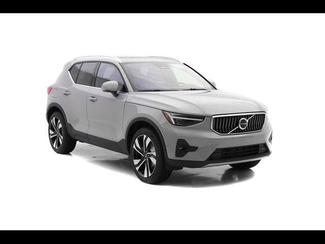 2025 Volvo XC40 Ultra Bright Theme