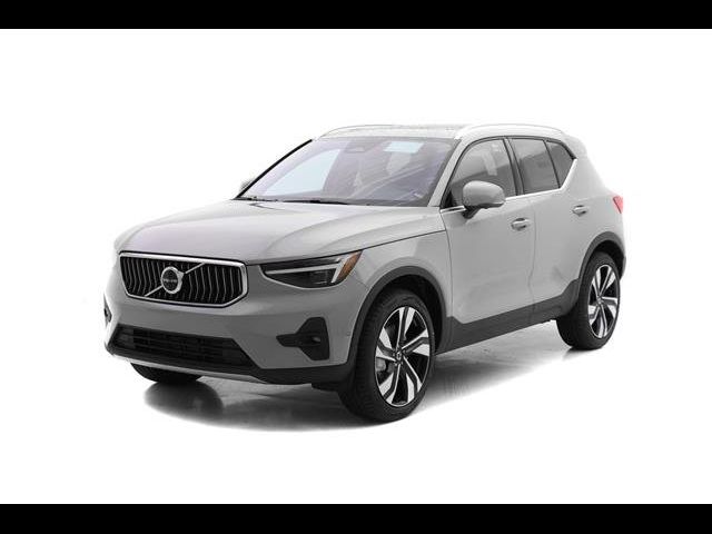 2025 Volvo XC40 Ultra Bright Theme