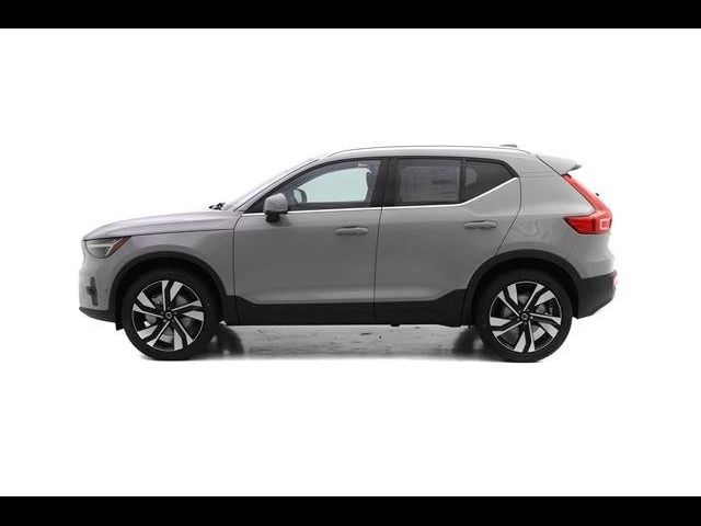 2025 Volvo XC40 Ultra Bright Theme