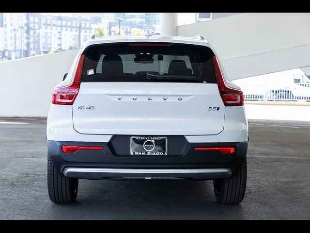 2025 Volvo XC40 Ultra Bright Theme