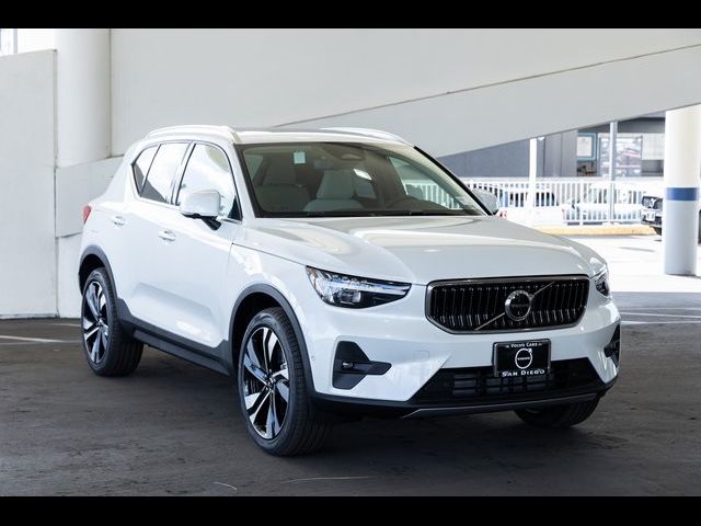 2025 Volvo XC40 Ultra Bright Theme