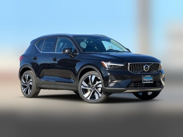 2025 Volvo XC40 Ultra Bright Theme