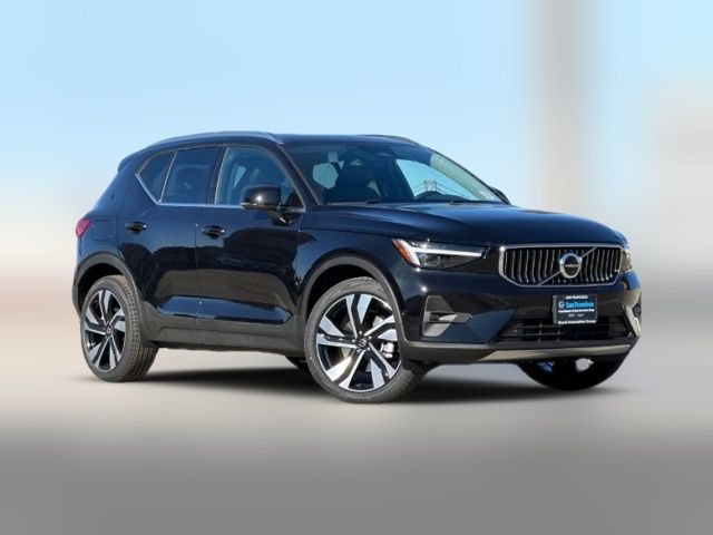 2025 Volvo XC40 Ultra Bright Theme