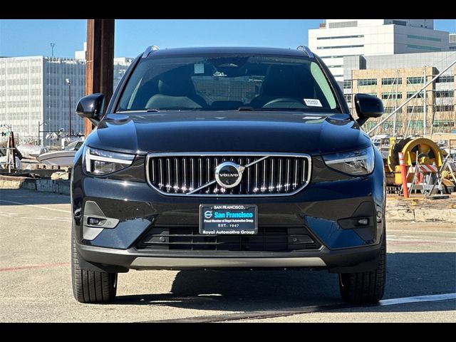 2025 Volvo XC40 Ultra Bright Theme