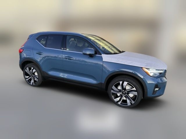 2025 Volvo XC40 Ultra Bright Theme