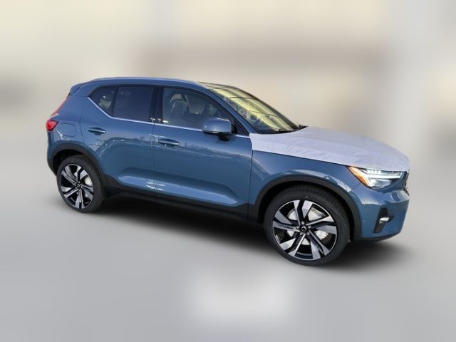 2025 Volvo XC40 Ultra Bright Theme