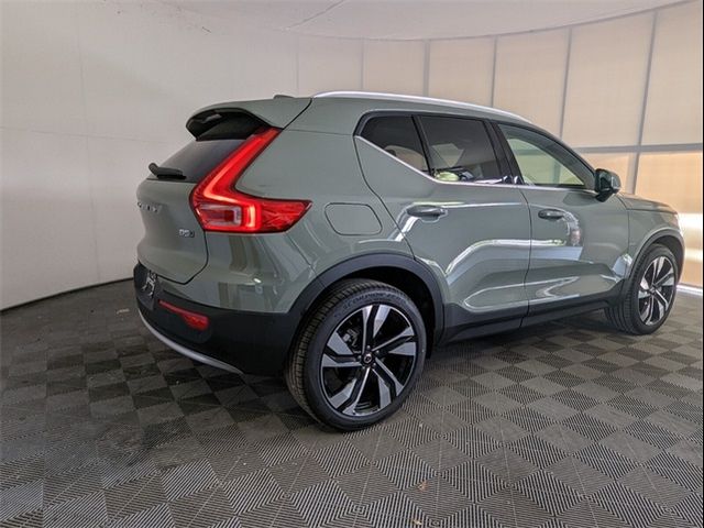 2025 Volvo XC40 Ultra Bright Theme