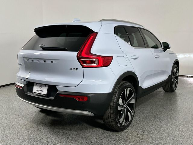 2025 Volvo XC40 Ultra Bright Theme