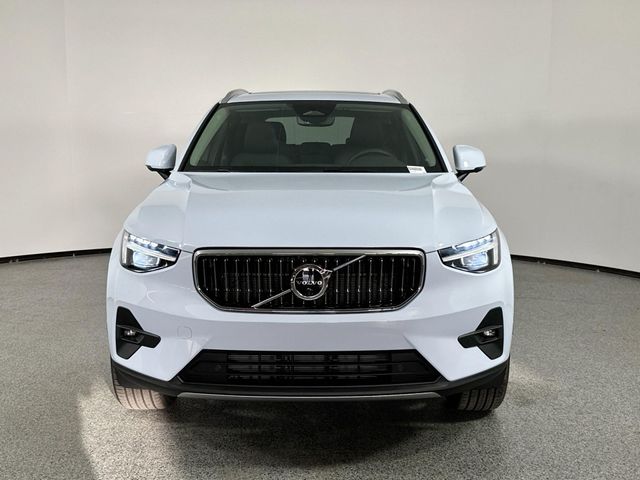 2025 Volvo XC40 Ultra Bright Theme