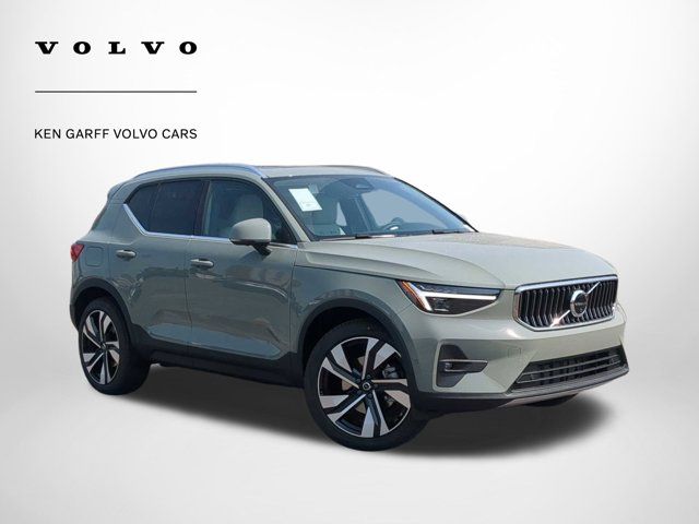 2025 Volvo XC40 Ultra Bright Theme