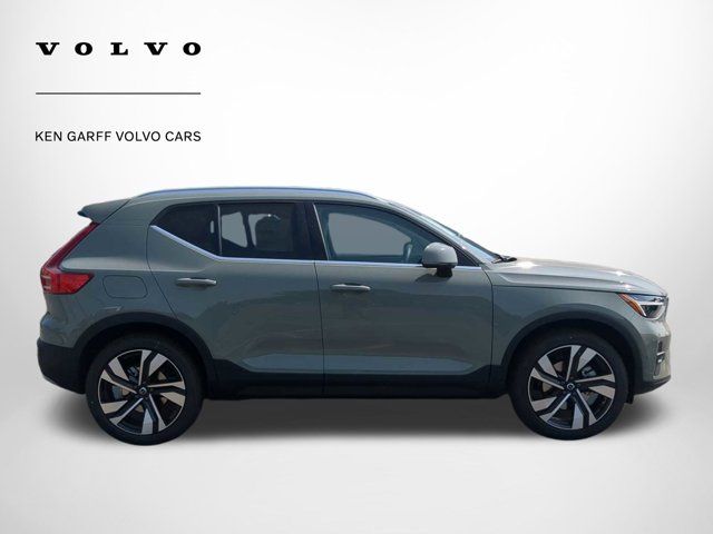 2025 Volvo XC40 Ultra Bright Theme