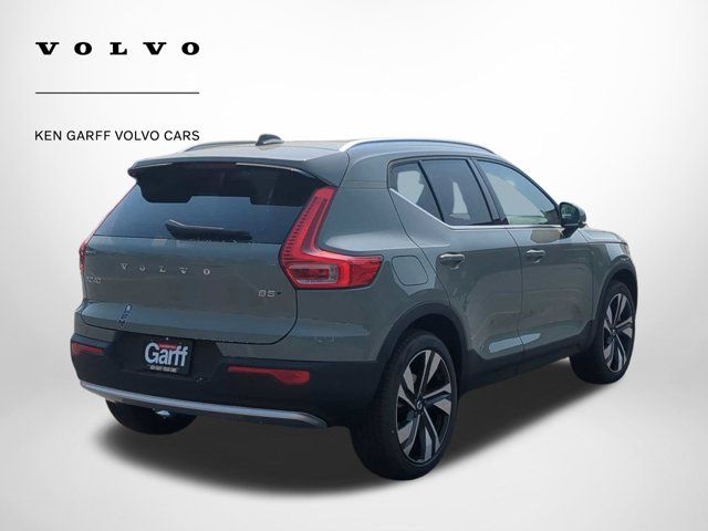 2025 Volvo XC40 Ultra Bright Theme