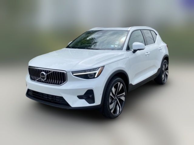 2025 Volvo XC40 Ultra Bright Theme