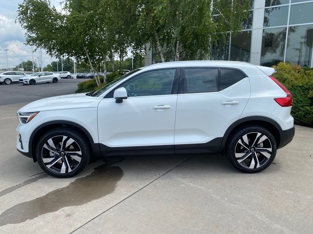 2025 Volvo XC40 Ultra Bright Theme