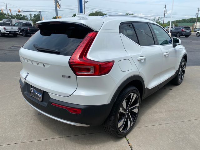 2025 Volvo XC40 Ultra Bright Theme