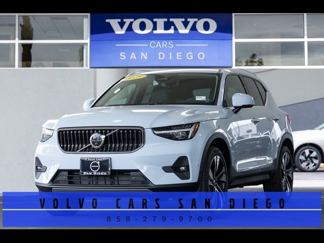 2025 Volvo XC40 Ultra Bright Theme