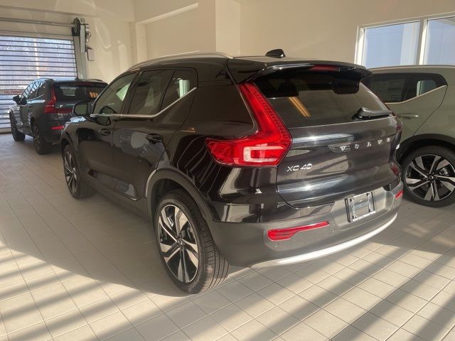 2025 Volvo XC40 Ultra Bright Theme