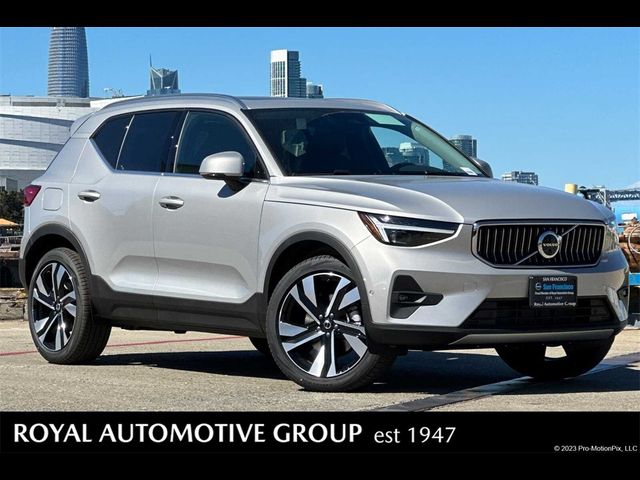 2025 Volvo XC40 Ultra Bright Theme