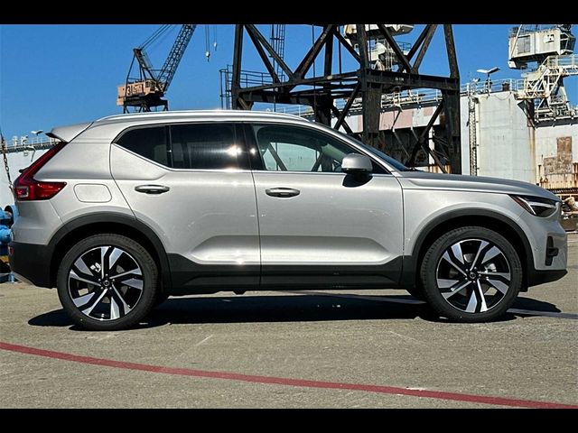 2025 Volvo XC40 Ultra Bright Theme