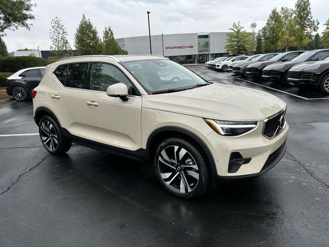 2025 Volvo XC40 Ultra Bright Theme