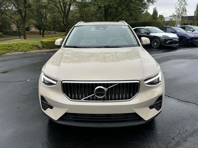 2025 Volvo XC40 Ultra Bright Theme