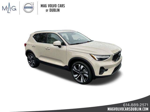 2025 Volvo XC40 Ultra Bright Theme