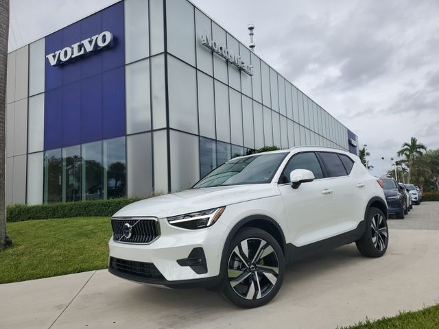 2025 Volvo XC40 Ultra Bright Theme