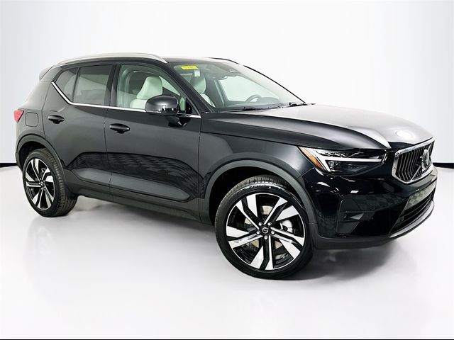 2025 Volvo XC40 Ultra Bright Theme