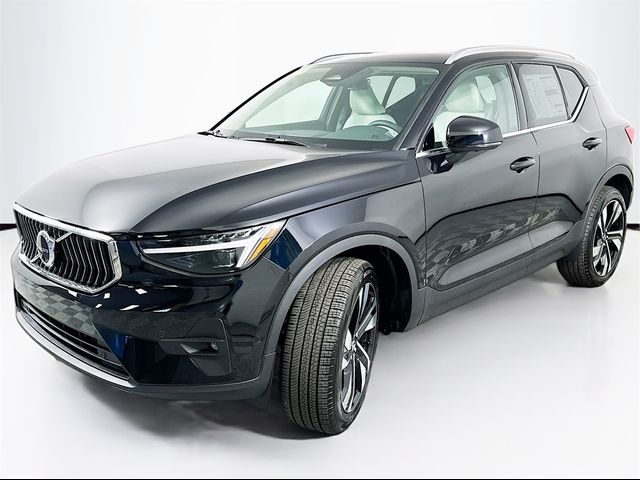 2025 Volvo XC40 Ultra Bright Theme