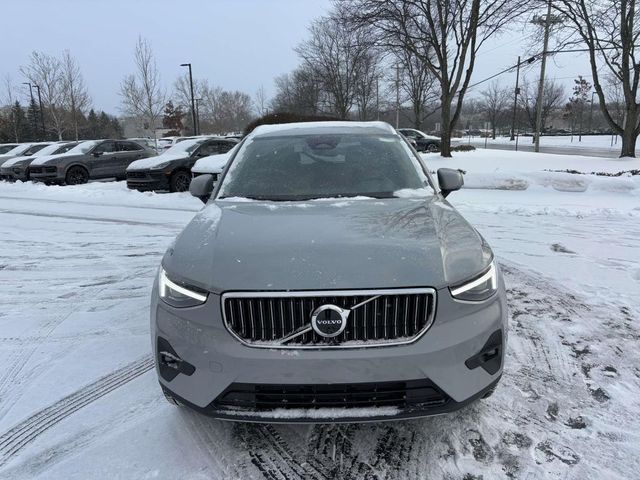 2025 Volvo XC40 Ultra Bright Theme