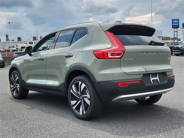 2025 Volvo XC40 Ultra Bright Theme