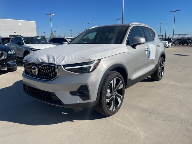 2025 Volvo XC40 Ultra Bright Theme