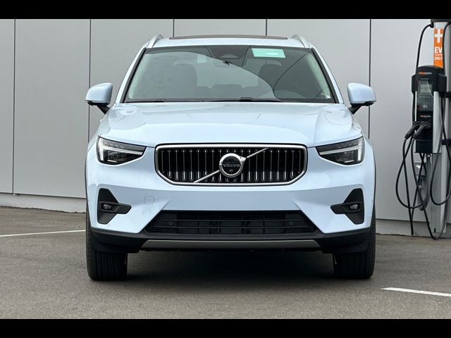 2025 Volvo XC40 Ultra Bright Theme